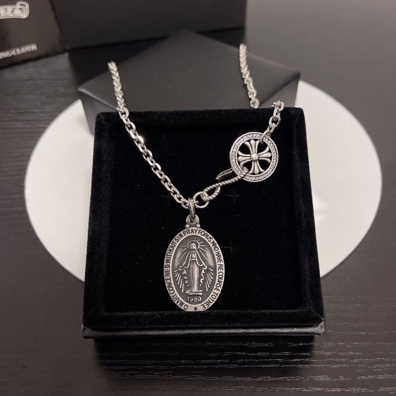 Ch**me He**ts necklaces